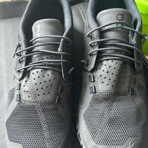 On cloud womens shoes 8.5